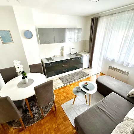 Gradiska Na Savi Apartmani I Sobe Exterior photo